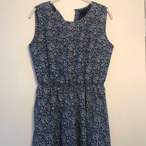 Sleeveless floral casual dress
